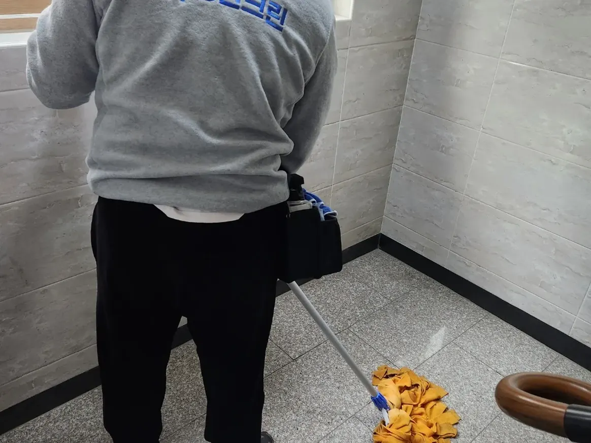 안성시 가사동 건물 복도·대기 동선 야간 위생청소 사례 - 행진크린