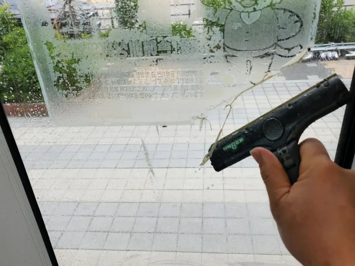 하남시 덕풍동 사무실 고층 외창 장비 주변 정밀 위생청소 사례 - 행진크린